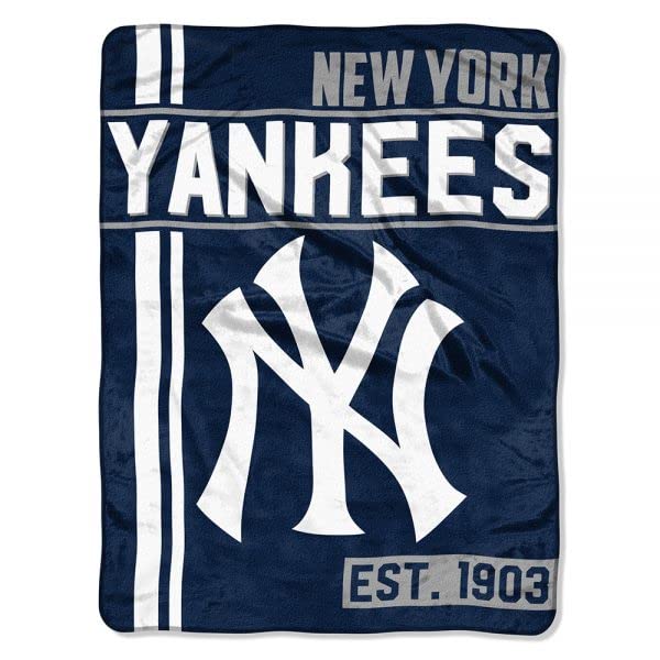 Boelter Brands MLB Warm & Cozy Baseball Bundle includes Coffee Mug and Plush Blanket (New York Yankees)